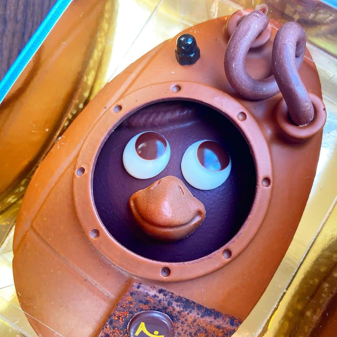 市川歩美さんのインスタグラム写真 - (市川歩美Instagram)「ラ・メゾン・デュ・ショコラの2020イースターコレクションです。か、か、か、かわいいーい❤️❤️カカオ産地を潜水艦で旅する🐤たちなんですって🐤🐤🐤 #chocolate#chocolatelover#ilovechocolate#cacao#チョコレート大好き#チョコレート好き#チョコレート #ショコラ#ラメゾンデュショコラ#lamaisonduchocolat #Chocolat #イースター#イースターエッグ」3月15日 19時25分 - ayumichocolat