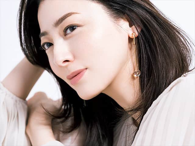 春香さんのインスタグラム写真 - (春香Instagram)「エクラ4月号　@eclat.magazine  ディオール　プレステージホワイトの魅力　@diorskincare  モデル春香の至福のスキンケアとは？インタビュー掲載されています。 web eclat でもご覧いただけます。  https://eclat.hpplus.jp/article/49786/01/  #magazine#haruka#モデル#dior#ディオール#ディオールプレステージホワイト#ディオールプレステージ#ディオールコスメ #éclat #エクラ」3月15日 19時31分 - haruka__official