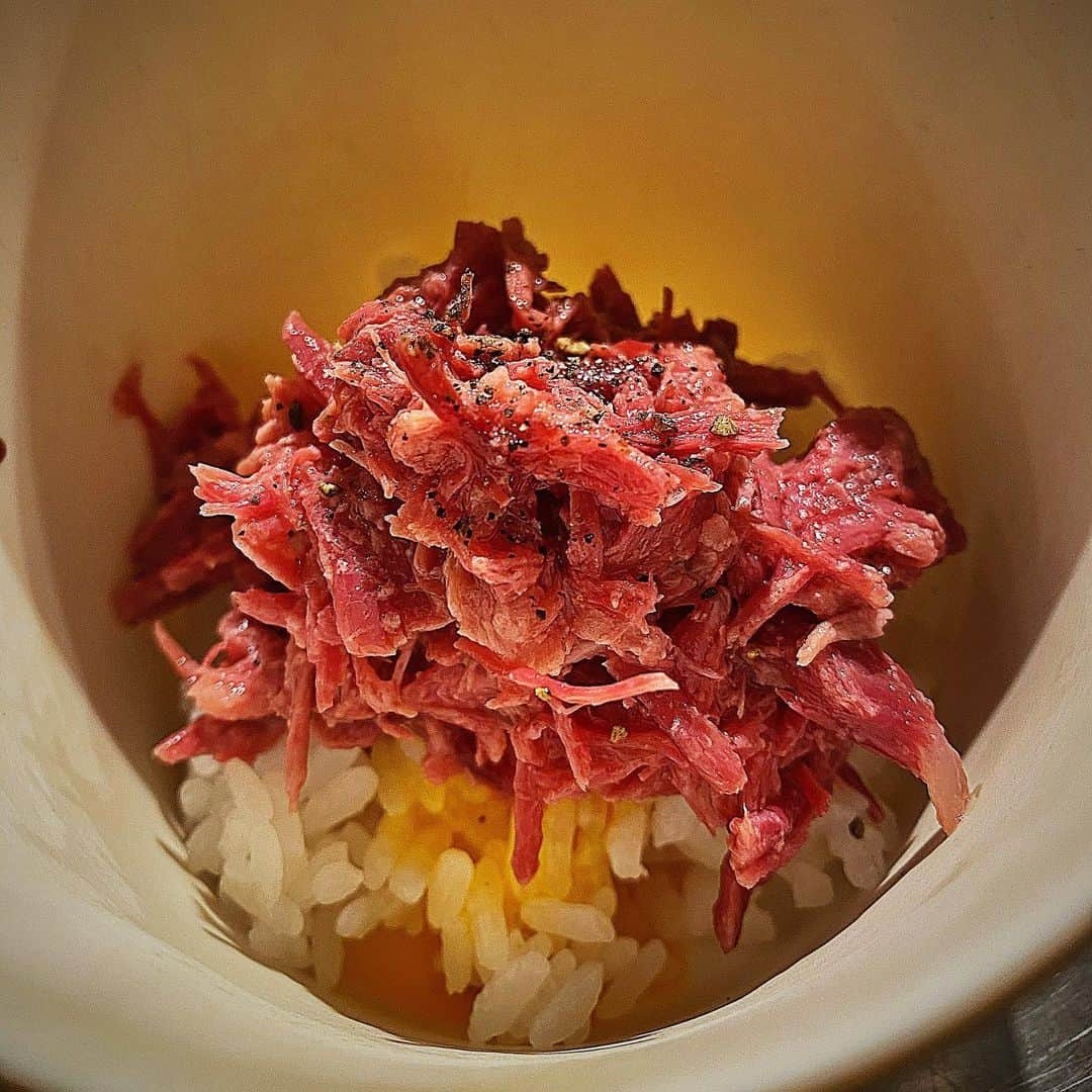 堀江貴文さんのインスタグラム写真 - (堀江貴文Instagram)「#wagyu #wagyumafia #cornedbeef #kobebeef #美味しくないわけがない #神戸ビーフで作ったwagyumafia特製コンビーフ #ご飯が止まらないやつ」3月15日 19時45分 - takapon_jp