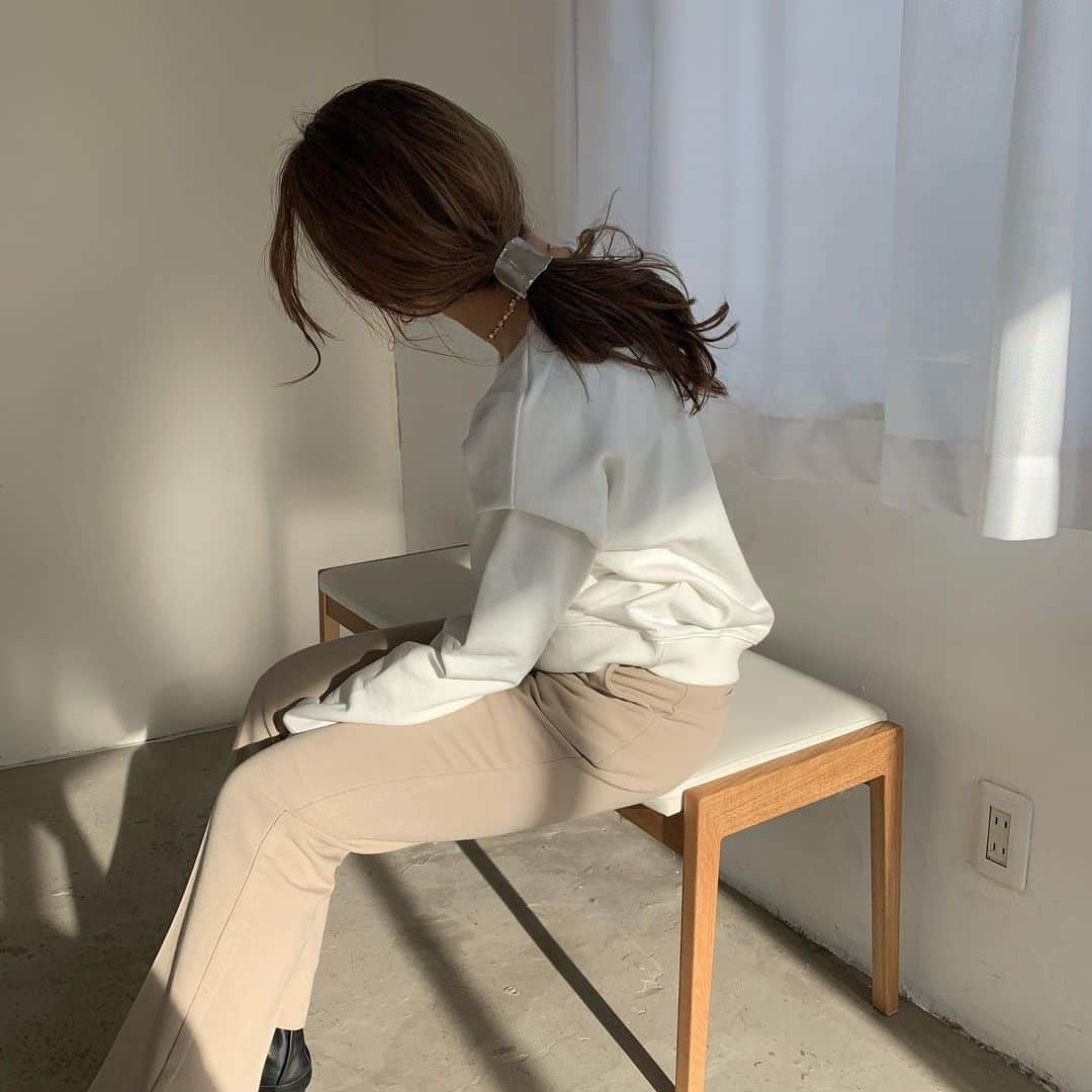 高田茉実さんのインスタグラム写真 - (高田茉実Instagram)「カフェオレみたいな色味 すきっ❤︎❤︎ tops.bottom @lilou__official  この前 @ebisu_organic_salon の エステへ♡ 70分コースで 顔やデコルテのこりも 一緒にほぐしてもらった♡ (食いしばりがすごくて😠) お姉さんがきれいでうっとり、、！ わたしの紹介と言っていただくと 30ぱーおふです🤎(3月末まで) 詳細は、ストーリーにかきます！」3月15日 20時01分 - __mamico