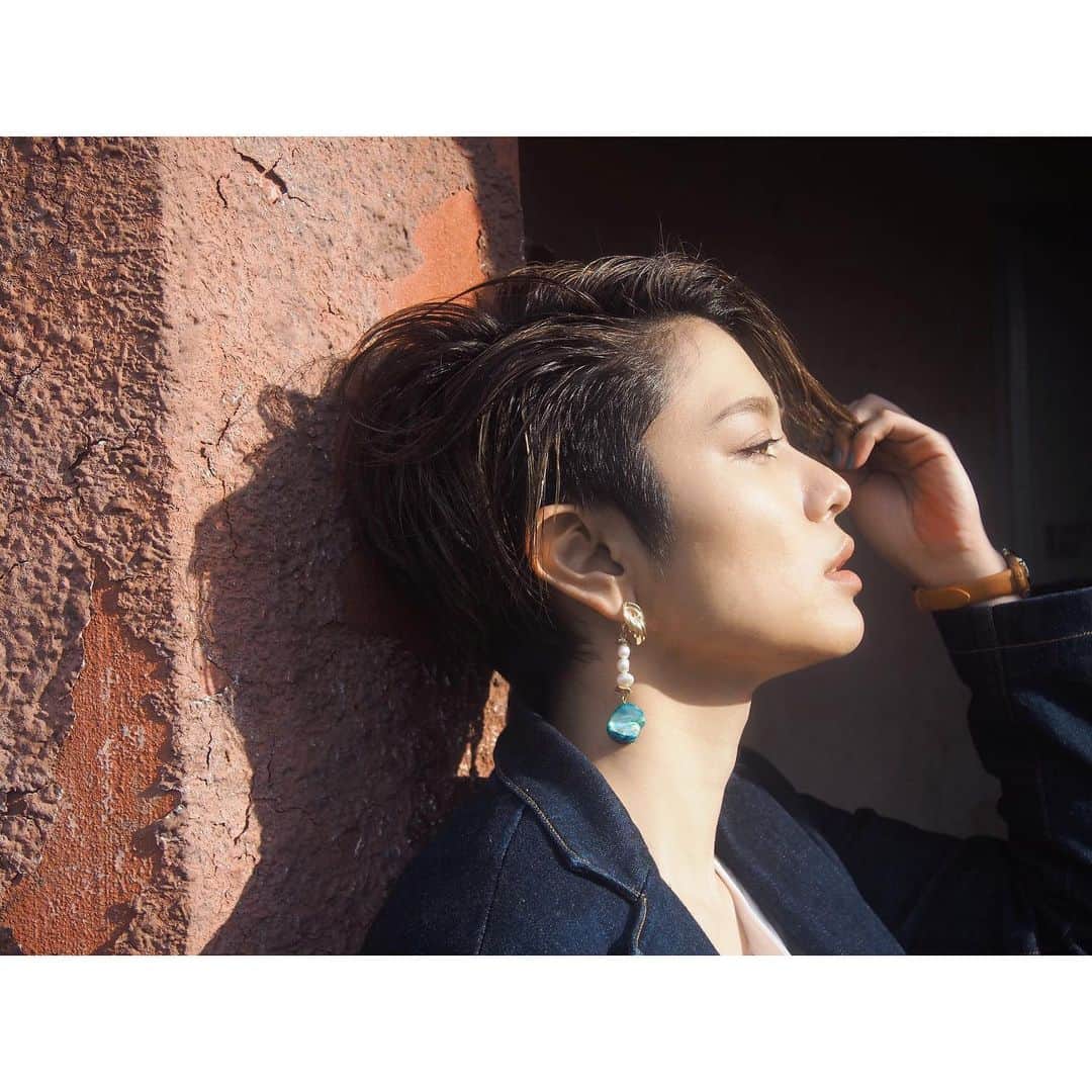 金城優華のインスタグラム：「#アネッサ 感。笑  #ずっと輝けーーー ﻿ ﻿ #shiseido ﻿ ﻿ ﻿  #金城優華﻿ #沖縄﻿ #名護市﻿ #モデル﻿ #ootd﻿  #ハンドメイドピアス﻿ #cannu﻿ #筋トレ女子  #グラビア  #名護を感じる」