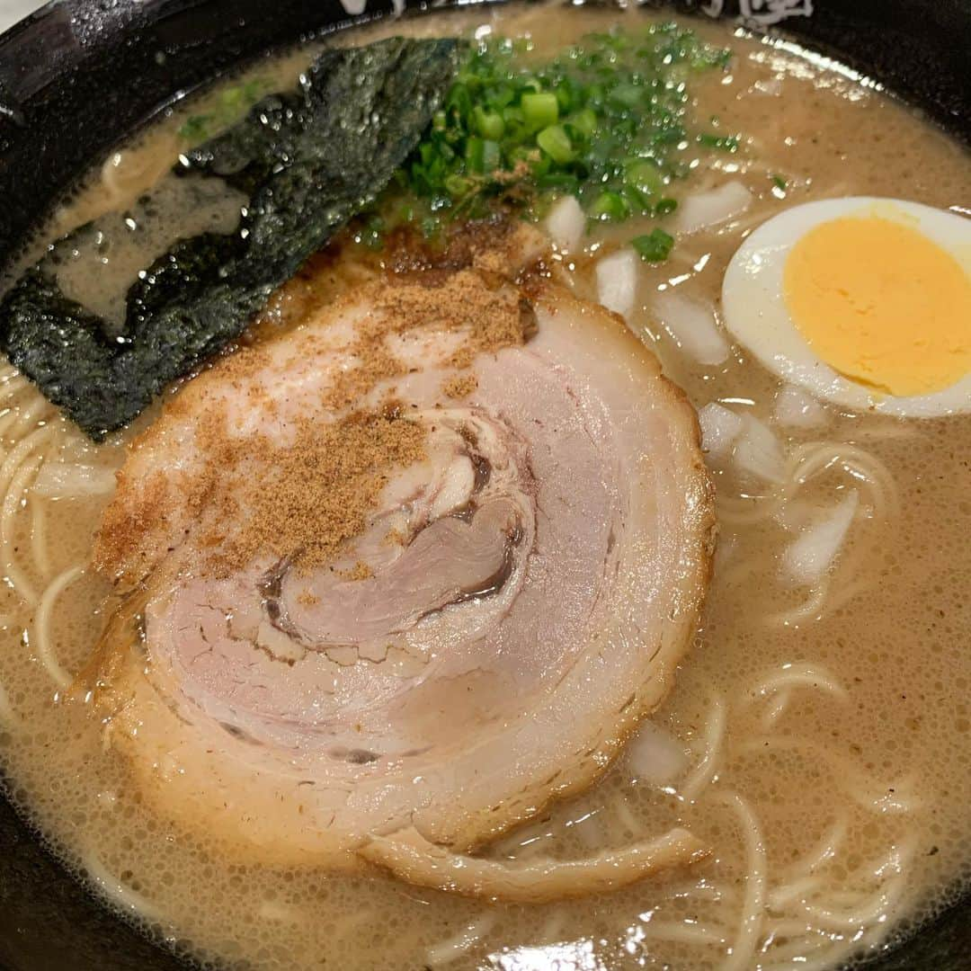 川端誠生さんのインスタグラム写真 - (川端誠生Instagram)「タピオカとラーメンをパクリ😆 美味しい〜笑 #タピオカ #ラーメン #豚骨ラーメン #都内 #東京グルメ #美味しい #デザート #スイーツ #jk」3月15日 20時19分 - ncncmachin