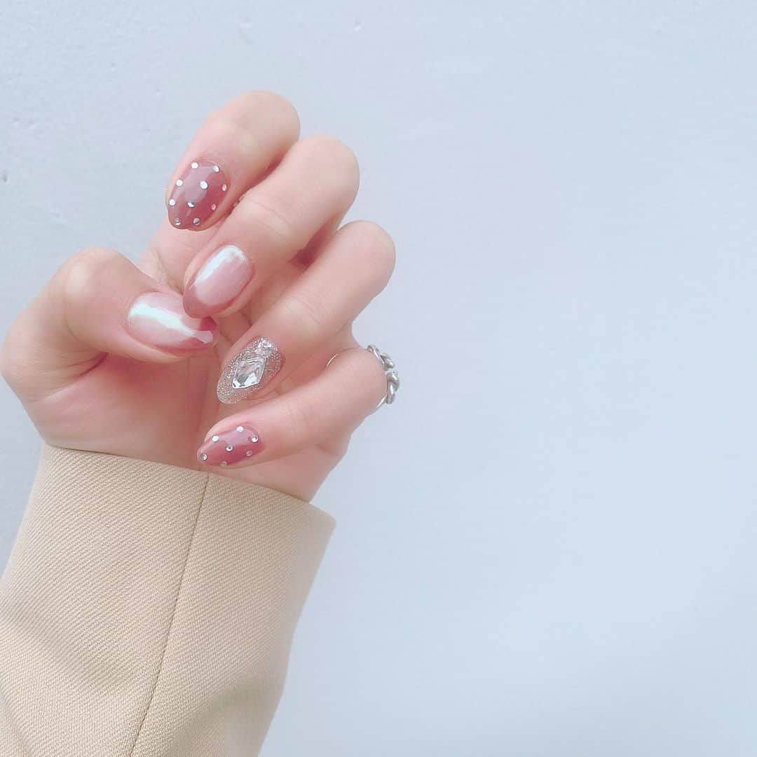 星名美怜さんのインスタグラム写真 - (星名美怜Instagram)「♥♥♥﻿ ㅤㅤㅤ .﻿ ㅤㅤㅤ #newnail﻿ ㅤㅤㅤ ﻿ ㅤㅤㅤ 袴に合わせて清楚だけどキラキラなの❤️🐇﻿ ㅤㅤㅤ .﻿ ㅤㅤㅤ #mireinsta﻿ ㅤㅤㅤ #星名美怜﻿ ㅤㅤㅤ ﻿ ㅤㅤㅤ #naildesign #nailstagram #nailart #simplenails ㅤㅤㅤ #清楚ネイル #春ネイル  #ピンクネイル #ゴールドネイルㅤㅤㅤ #キラキラネイル #フレンチネイル #ストーンネイルㅤㅤㅤ #avenir ㅤㅤㅤ #네일아트디자인 #젤네일ㅤㅤㅤ」3月15日 20時46分 - hoshina_mirei_official