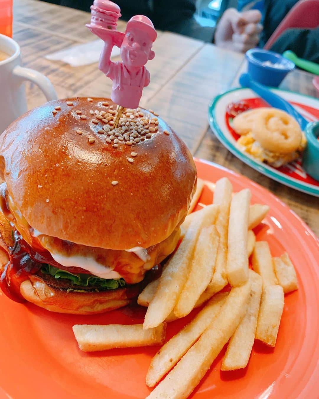 新保友映さんのインスタグラム写真 - (新保友映Instagram)「今日も最高😍 美味しかった🍔😋 #burgerfactory  #burger  #hamburger  #バーガーファクトリー #ハンバーガー #sandwich  #サンドイッチ #ピーナツバタージャムベーコンサンド #peanutbutter  #jam #bacon #テリヤキチーズバーガー #teriyaki #cheese  #kidsmenu  #中目黒 #nakameguro  #나카메구로  #東京 #tokyo #도쿄」3月15日 20時50分 - tomoemoe0520