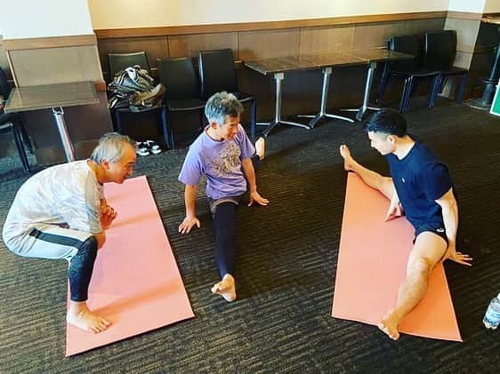 坂井幹さんのインスタグラム写真 - (坂井幹Instagram)「. yoga day 🌿 . アットホームな雰囲気でとても居心地がよい！！！ 股関節バチバチです。😂🦵 . そして、開脚の達人に秘訣も教わりやした！　継続します！！ . #yoga #ヨガ #アスリートヨガ #ヨガレッスン #ハンドボール」3月15日 21時04分 - motokisakai16