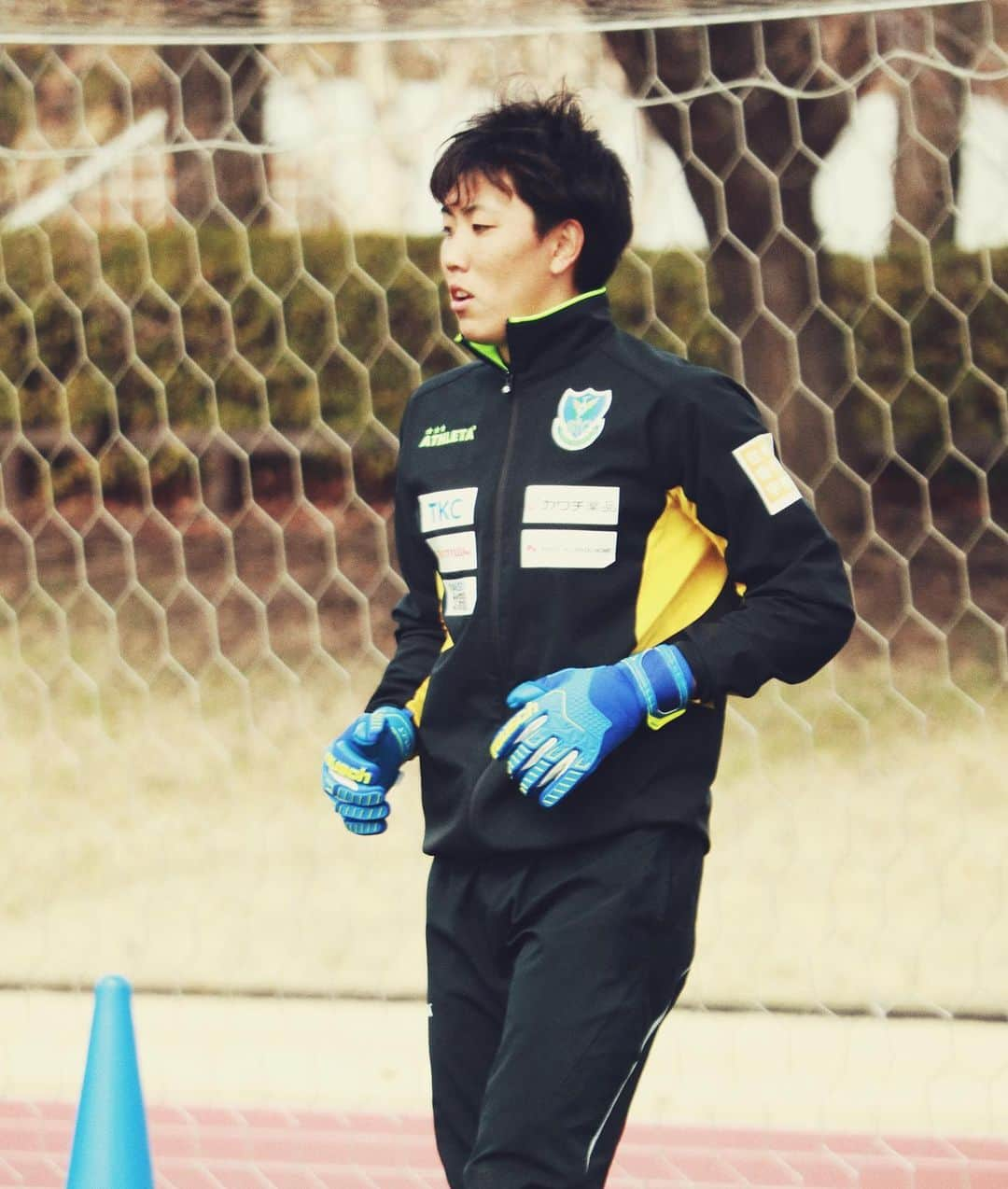 栃木SCさんのインスタグラム写真 - (栃木SCInstagram)「． 【 #TRAININGPHOTO⚽️ 2020.03.15 】 本日のトレーニングの様子をお届けいたします📷 ． オフ明けとなった本日でしたが、GKの選手たちもしっかりとトレーニング🧤⚽️ ． 《お知らせ》 新型コロナウイルス関連肺炎に限らず、インフルエンザなども含めた感染症予防の観点から、選手・スタッフ、ならびに観戦にいらっしゃる皆さまの健康面を第一に考え、当面の間、トップチームのトレーニングを非公開練習とさせていただいております。ご理解のほど宜しくお願い致します。 栃木SC公式Instagramを通して、少しでも選手たちのトレーニングの様子が伝われば幸いです🙇‍♀️ ． KEEP MOVING FORWARD‼︎ #栃木SC #tochigisc # #jleague #Jリーグ #広報カメラ #⚽️ #宇都宮 #photo #サッカー #コロナに負けるな  #塩田仁史 #川田修平 #大野哲煥 ．」3月15日 21時01分 - tochigisc_official