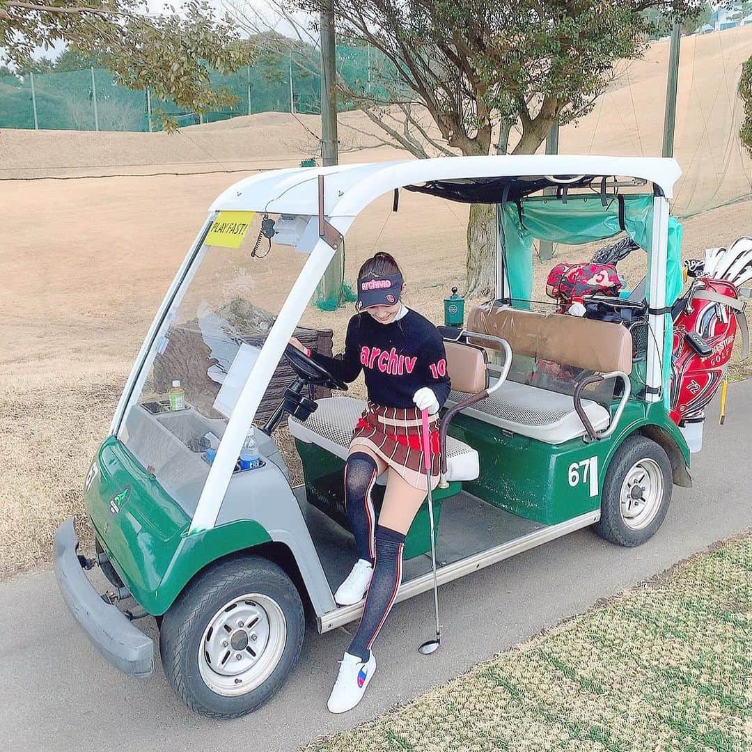 筒井萌子のインスタグラム：「* 父とラウンドへ⛳️ 前半45でハーフベストを更新𓃟ﻌﻌﻌ❤︎ がしかし後半56で101だった〜˘˘̥ なんじゃこりゃ〜な結果でした⭐️ 人生そんな甘くないと思った😏 wear: @archivio.official ꪔ̤̮💕 ・ #筒井萌子 #女優 #actress #モデル #model #岡山  #shooting #instagood #instalike #converse #撮影 #followme #instalike #ゴルフ #ゴルフ女子 #ゴルフコーデ #골프 #좋아요반사 #좋아요그램 #좋아요환영 #데일리그램 #패션 #오오티디 #카페 #アルチビオ  #アルチビオカップ #archivio #archiviocup #v12 #callaway」