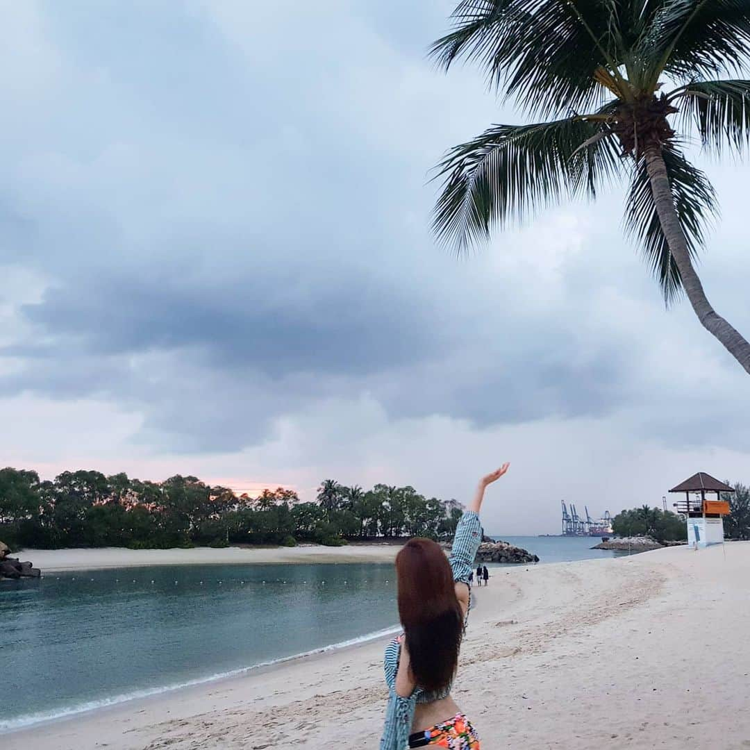 Han Ga Eunさんのインスタグラム写真 - (Han Ga EunInstagram)「아 여행 가고싶다 여행 가고싶어  1달 여행 가고 싶다 못가본 나라 가서 핸드폰 다 꺼놓고 좋아하는 노래나 잔뜩 들으면서 하늘보고  음료수 마시고 싶다  혼자 여행 가면 위험한가?」3月15日 21時09分 - gaeungbebe