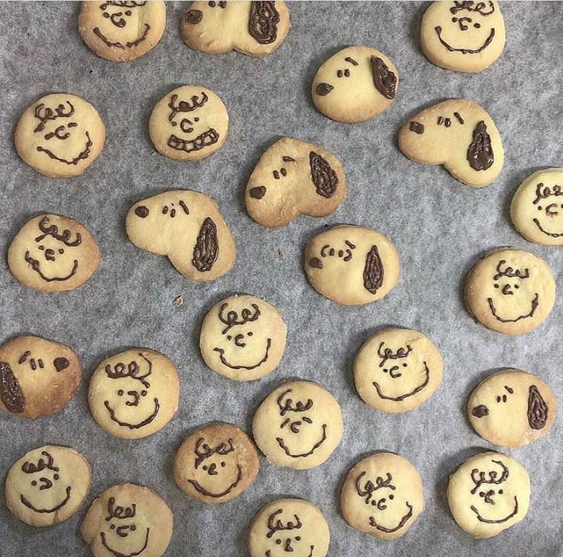 SUCLEさんのインスタグラム写真 - (SUCLEInstagram)「#手作りクッキー  たくさん作れてかわいいクッキー特集🍪  どんなクッキーにするか考える時間や 焼きあがりを待っている時に部屋中が甘い香りになるのも楽しいですよね♡  たくさん作ったらお友達にもプレゼントしよう💭 ぜひ参考にしてみて下さいね！  @sucle_ では紹介する写真を募集中👧🏻﻿﻿ ﻿﻿﻿﻿ ﻿﻿﻿﻿﻿﻿﻿﻿﻿﻿﻿﻿ タグ付けやハッシュタグをつけてくれた投稿からもピックアップした写真をリポストしています！﻿﻿﻿﻿﻿﻿﻿﻿﻿﻿﻿﻿﻿ #sucle をつける か このアカウントをタグ付けして投稿してね📸  #クッキー #スヌーピークッキー  #スヌーピー #クッキー作り #手作りお菓子 #手作りクッキー #おいしい #おやつ #おやつ作り #インスタ映え #おかしづくり #クマ #クッキー  #かわいい #おうちおやつ #お絵かきクッキー #クッキー大好き #デコペン #クッキングラム #お菓子作り #おかし作り #おきが #手作りプレゼント #置き画くら部 #置き画倶楽部 #おきがくらぶ #置き画くらぶ  #トイストーリー #ハム #ディズニーキャラクター」3月15日 21時20分 - sucle_