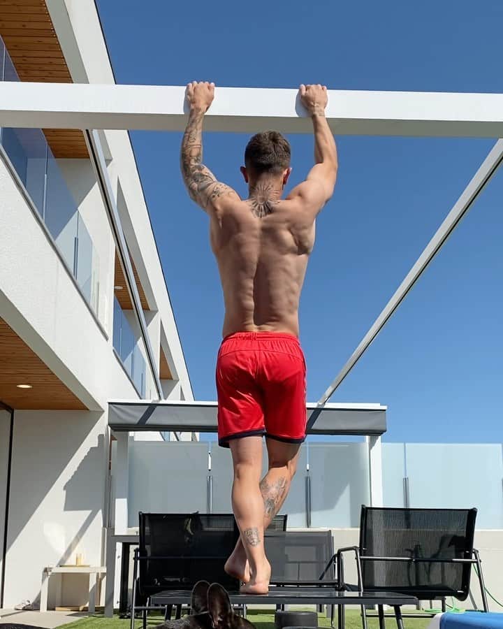 パブロ・マフェオのインスタグラム：「NON STOP💪❤️#yomequedoencasa」