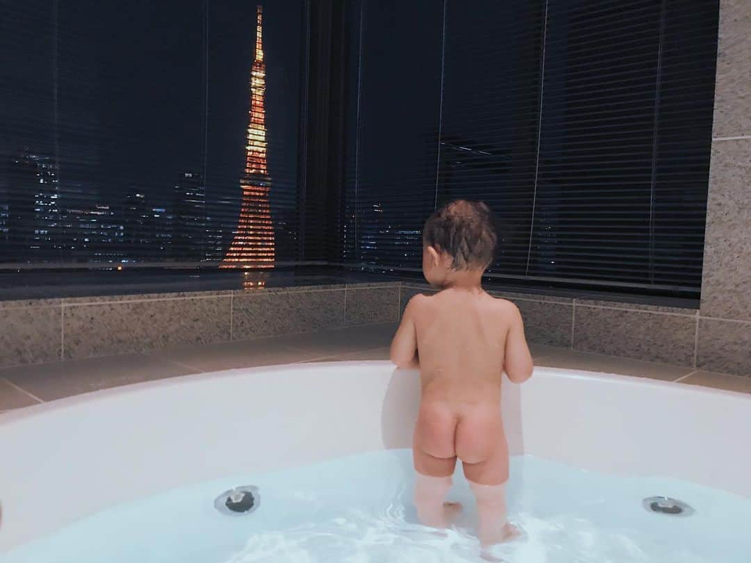小松舞のインスタグラム：「#東京タワー #🗼 #🍑 #♨️ #🛀 #👶」