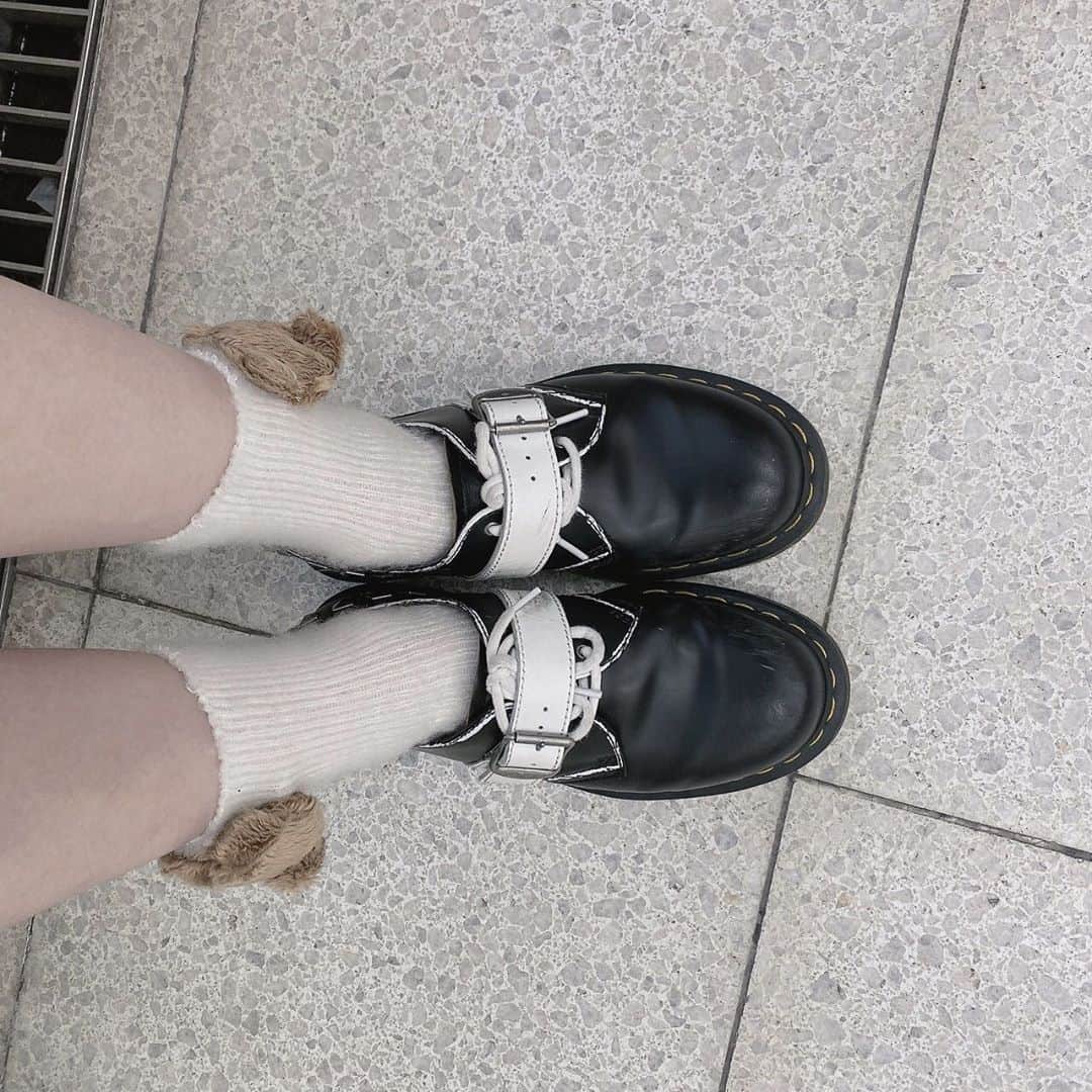 横山結衣さんのインスタグラム写真 - (横山結衣Instagram)「くまさん靴下も服部からもらったの〜🐻」3月15日 21時59分 - yoko_yui_team8