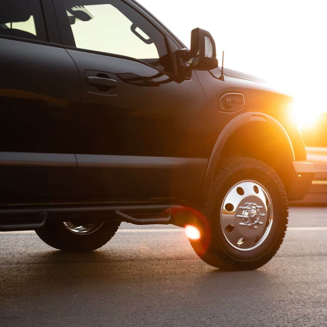 Nissanさんのインスタグラム写真 - (NissanInstagram)「A long, relaxing Sunday 🔆 #NissanTITAN #Nissan 📸 @metalmonkey47」3月15日 22時04分 - nissan