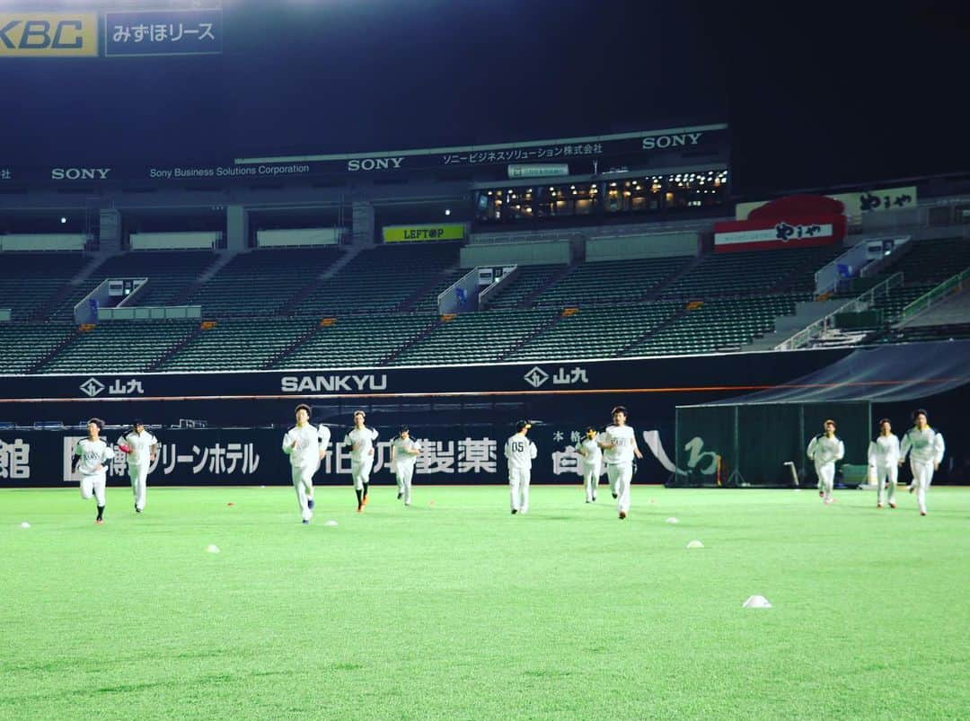 福岡ソフトバンクホークスさんのインスタグラム写真 - (福岡ソフトバンクホークスInstagram)「#オープン戦#居残り練習 #2020年3月15日 #paypayドーム #softbankhawks #ホークス #s15」3月15日 22時16分 - softbankhawks_official