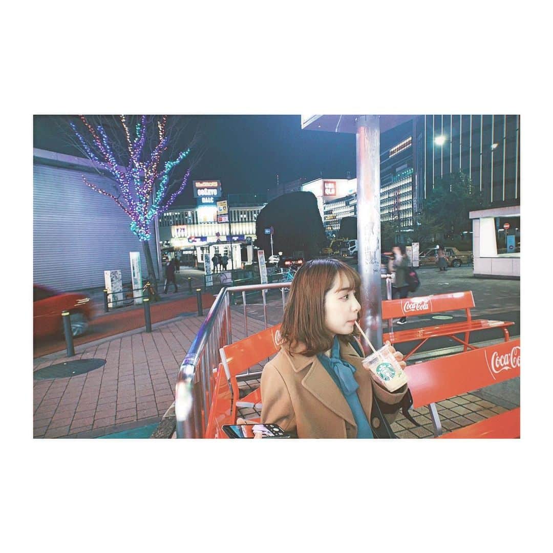 前田美里のインスタグラム：「春だけど冬っぽい。 . #写真 #film #filmphotography #新宿 #shinjuku #japan #カメラ女子 #カメラ好きな人と繋がりたい #ファインダー越しの私の世界 #photo #follow #followme #instagood #japanesegirl #今日のコーデ #starbucks #スターバックス」