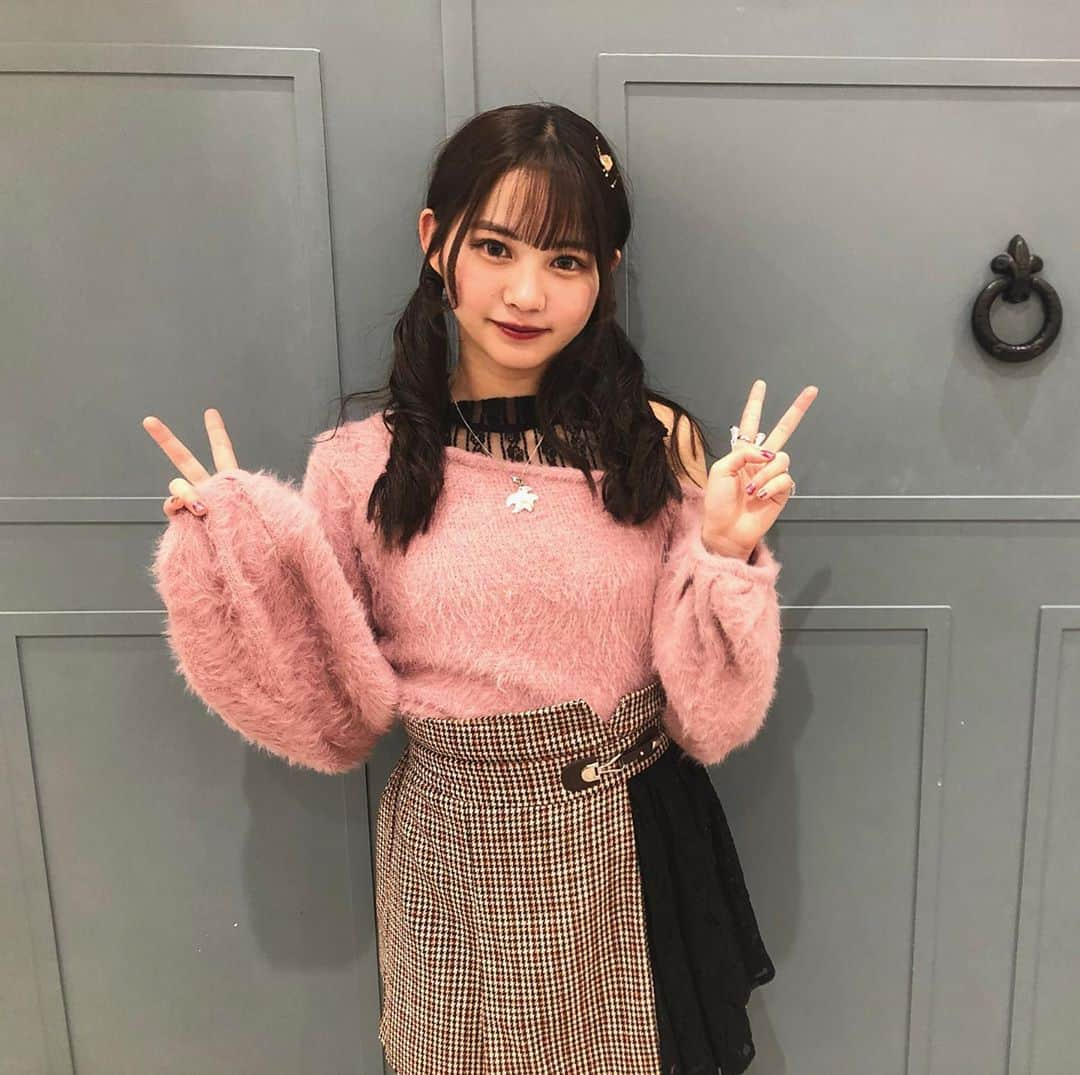 上水口姫香さんのインスタグラム写真 - (上水口姫香Instagram)「今日もありがとう♥️ ホワイトデーも嬉しかった👊♥️ プリクラもずっと笑って楽しかったね🥰 っと、。。 横にいるけど載せちゃう😂  まだまだ沢山行きたいとこある👊  #カップル #いせひめ #いせひめcp #デート #デート服 #カップルフォト倶楽部 #プリクラ #プリクラ倶楽部 #おしゃん #おしゃれ  #巻き髪 #ゆるふわ巻き」3月15日 22時26分 - hime___k