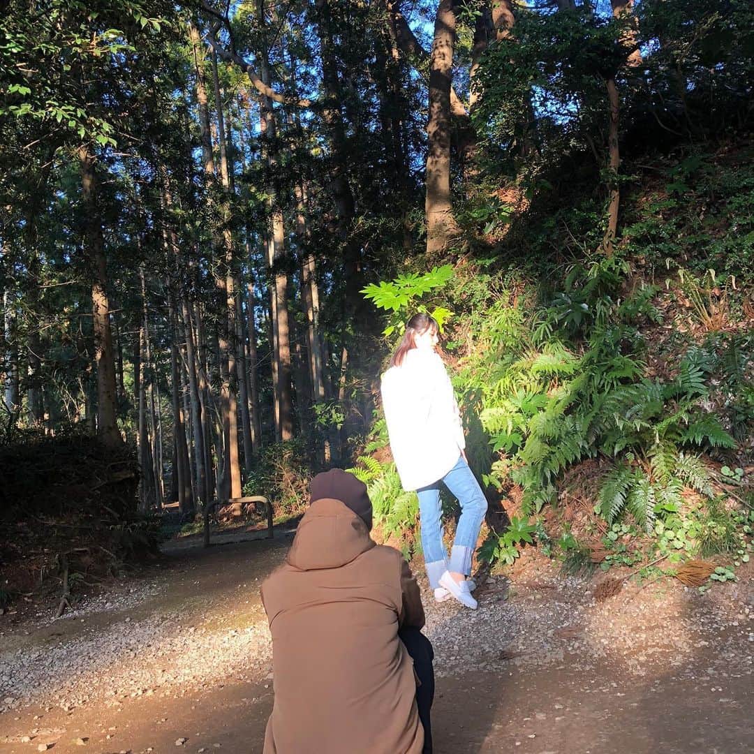 田中美麗さんのインスタグラム写真 - (田中美麗Instagram)「このトップス好き。だけど光の反射で見えませんね(･･;) 大阪で買ったんだけど、都内にないのかなぁ このお店〜👚 カメラマン弟　笑笑  この前、香取神宮に家族と行ってきました〜 よく行くんです、すごい良いところ！  自然って感じ！  #田中美麗」3月15日 22時44分 - mirei_tanaka_