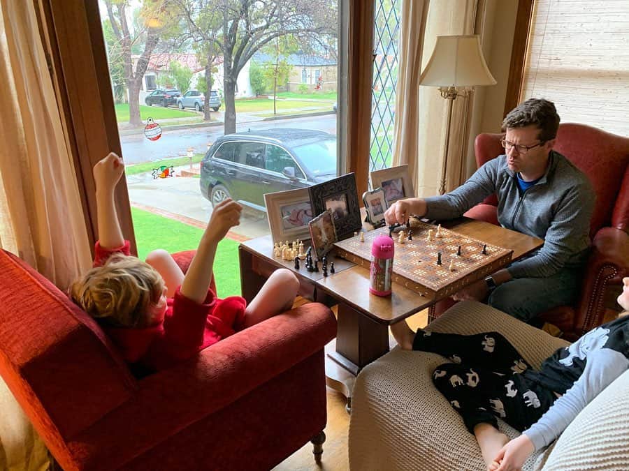 サラ・ドリューさんのインスタグラム写真 - (サラ・ドリューInstagram)「Day 1 of social distancing. Chess and Candyland and Crafting, oh my!!! Keeping ourselves busy over here and prepping for homeschooling for who knows how long 😳. Also, Micah fully beat Daddy at Chess. 😳😳 I know people are feeling stressed. I’m super stressed. I was about to go to the store last night  and froze at the door so Peter went for me. I’ve been to the grocery store so many times this week and every time I see an empty shelf, panic sets in. I lose my connection to rational thought. Panic is so contagious. I see someone frantically grabbing TP and all of a sudden I NEED TP.  I want to be smart and I want to be prepared, but I also don’t want to let panic and fear win. So, after shopping a bunch last week and stocking up as best as I could, yesterday, I played with my kids. We couldn’t go to a playground or a birthday party or a play date, so we splashed in puddles. I felt the sensation of my boots moving through the water. I examined the color of the leaves on the ground. I felt the rain on my skin. And I held my people close. As we cooked our meals, I took extra notice of how lucky we are to have fresh vegetables. In a season where I can so often get lost in feelings of scarcity, I looked around at my family and our full bellies and all I felt was abundance. And then I got anxious again. I think the next several weeks will feel a lot Like this: gratitude, then fear, then gratitude again. And my family is so much better off than many. We don’t have to go to work right now to keep food on the table. We have the luxury to stay home with our kids and weather this storm. Praying for all of the people around the world in much more desperate circumstances than us. Praying that all of this draws us closer, not farther apart. I’ve set up a few #googleduo gatherings with friends this week so I don’t lose connection to my community. We are gonna make drinks and hang. We need each other more than ever right now. ❤️🙏🏻❤️ How are you all feeling right now?」3月15日 22時52分 - thesarahdrew
