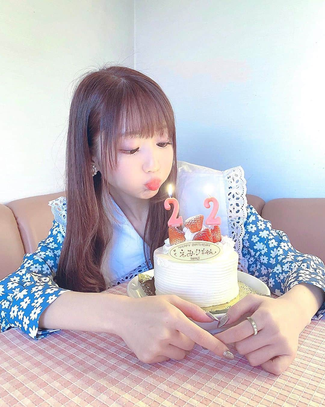 大谷映美里さんのインスタグラム写真 - (大谷映美里Instagram)「🐈 ㅤㅤㅤㅤㅤㅤㅤㅤㅤㅤㅤㅤㅤ 22歳を迎えました🎂🌸 ㅤㅤㅤㅤㅤㅤㅤㅤㅤㅤㅤㅤㅤ 女の子も男の子も 私にくれた言葉、可愛い画像や動画、 本当にありがとうございます💐✨ ㅤㅤㅤㅤㅤㅤㅤㅤㅤㅤㅤㅤㅤ ‪1度しかない人生だから ‪これからも色んな自分になって色んな挑戦をしたいです💞 変わらず、楽しい投稿していきますね〜♪ ㅤㅤㅤㅤㅤㅤㅤㅤㅤㅤㅤㅤㅤ #20200315」3月15日 22時52分 - otani_emiri