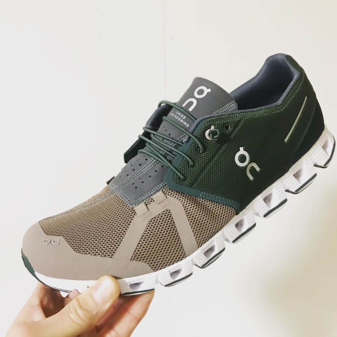 宇野薫のインスタグラム：「UNO☆KICKS  この配色いい！！ #unokicks #caoluno #onjapan  #onfriends #onrunning #oncloud #oncloudshoes #宇野薫」