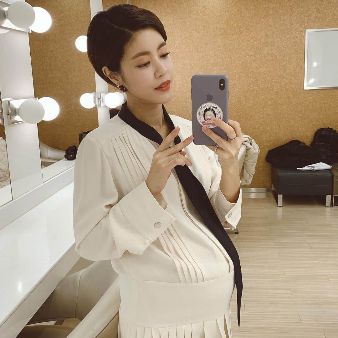 イ・ユンジのインスタグラム：「사이즈쳌#35w6d」