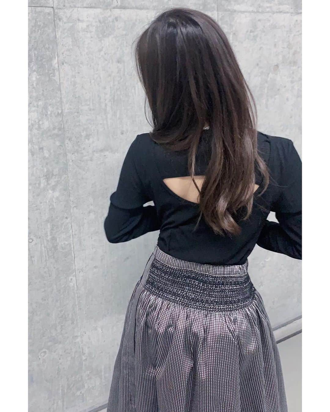 板野友美さんのインスタグラム写真 - (板野友美Instagram)「背中がかわいの❤ #友Style」3月15日 23時13分 - tomo.i_0703