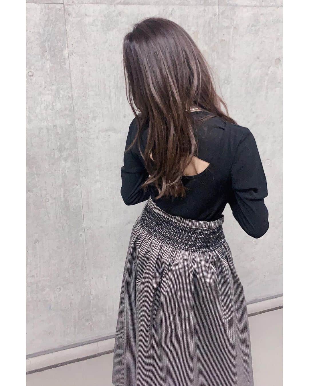 板野友美さんのインスタグラム写真 - (板野友美Instagram)「背中がかわいの❤ #友Style」3月15日 23時13分 - tomo.i_0703
