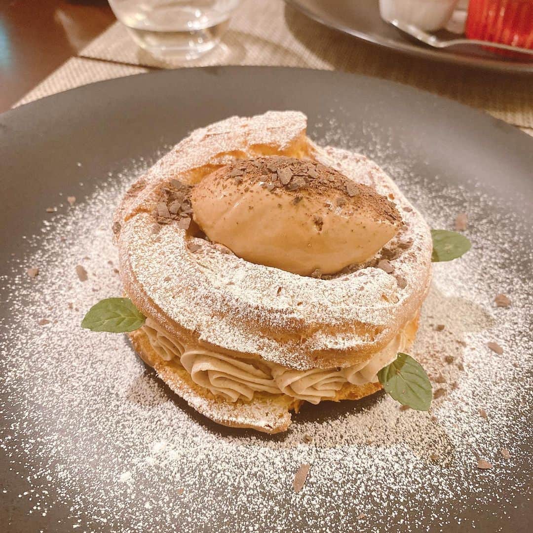 金巻ともこさんのインスタグラム写真 - (金巻ともこInstagram)「おいしかった！　白アスパラは春だねえ。2枚目の写真、ただのパンみたいだが中には豚足が入ってるのであった……！ #frenchcuisine #lacuisinefrançaise #フランス料理 #フレンチ #成増 #レクルール  #おそとごはん金巻」3月15日 23時18分 - tomotomoco