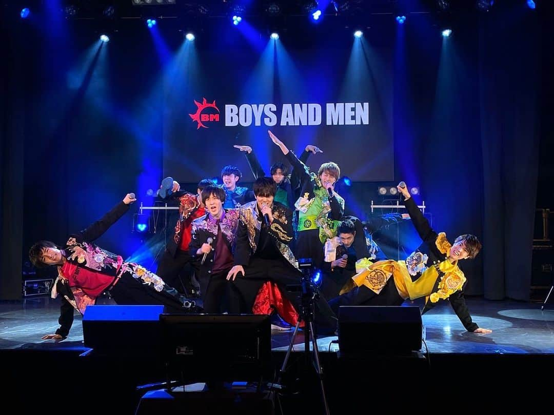 BOYS AND MENさんのインスタグラム写真 - (BOYS AND MENInstagram)「LINE LIVE 「ボイメン！緊急大発表会！！」＆「ボイメン！先取り無料配信！！」 🎵  ご視聴いただきありがとうございます‼️ ・購入期間：3月19日23:00まで ・視聴期間：購入した日より7日間  まだ、ご視聴ではない方は是非‼️ #ボイメン #linelive #配信 #BMtheater #久しぶりの9人ライブ #ライブ中の恋 #タイの王子 #つーじーつっちーの顔 #水野勝 #田村侑久 #辻本達規 #小林豊 #本田剛文 #勇翔 #平松賢人 #土田拓海 #吉原雅斗」3月15日 23時22分 - boysandmen_official