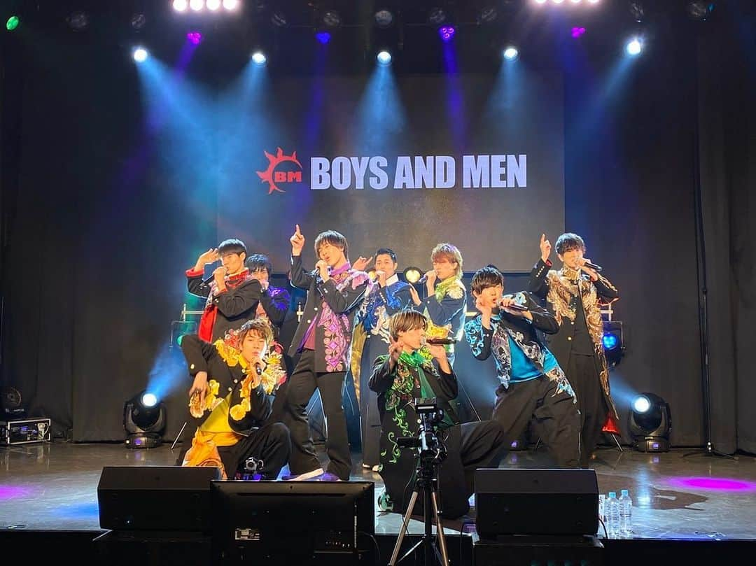 BOYS AND MENさんのインスタグラム写真 - (BOYS AND MENInstagram)「LINE LIVE 「ボイメン！緊急大発表会！！」＆「ボイメン！先取り無料配信！！」 🎵  ご視聴いただきありがとうございます‼️ ・購入期間：3月19日23:00まで ・視聴期間：購入した日より7日間  まだ、ご視聴ではない方は是非‼️ #ボイメン #linelive #配信 #BMtheater #久しぶりの9人ライブ #ライブ中の恋 #タイの王子 #つーじーつっちーの顔 #水野勝 #田村侑久 #辻本達規 #小林豊 #本田剛文 #勇翔 #平松賢人 #土田拓海 #吉原雅斗」3月15日 23時22分 - boysandmen_official