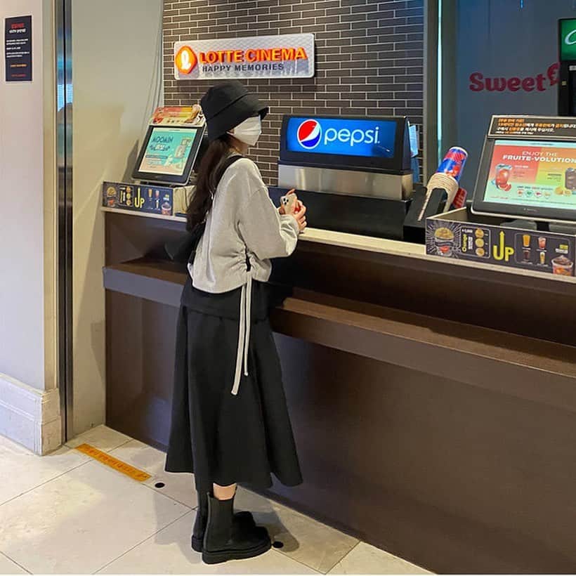 Chuuのインスタグラム：「츄멤님들💓꿀잠주무세용✨🌙 #chuuseoul」