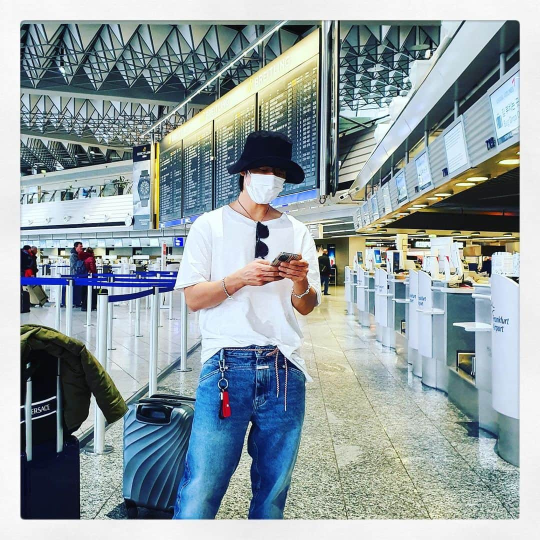 ドンヘさんのインスタグラム写真 - (ドンヘInstagram)「😷 잘자요 !!」3月15日 23時39分 - leedonghae