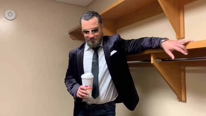 マーティ・スカルのインスタグラム：「VETV returns! New episode to drop in next few days. Subscribe to my YouTube channel to miss it YouTube.com/martyscurll  #villain ☔️」