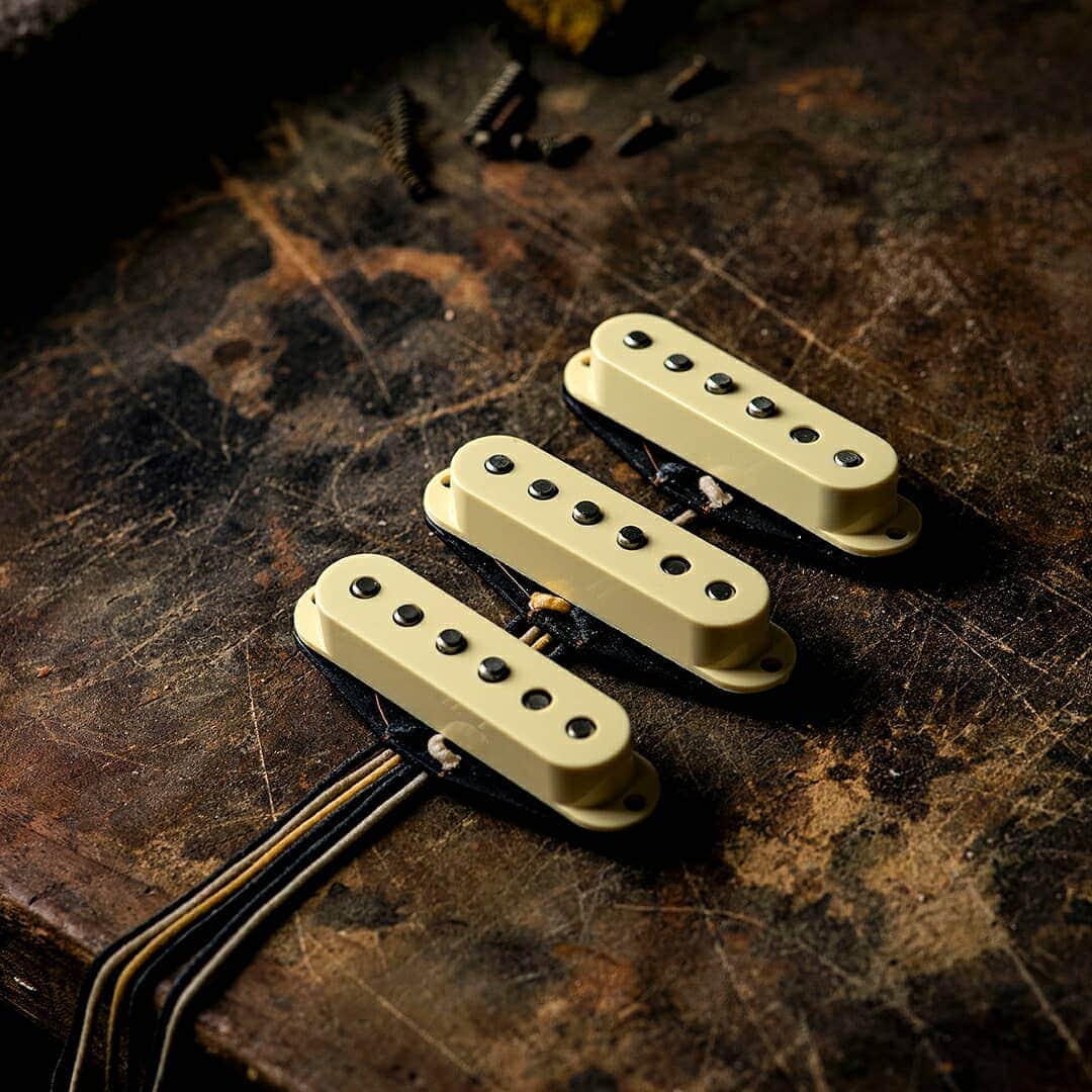 Fender Guitarさんのインスタグラム写真 - (Fender GuitarInstagram)「Hand-wound pickups from Josefina Campos deliver a tone all their own that continue a tradition of detailed craftsmanship. These Fat '60s Strat pickups are outfitted with beveled alnico 2 magnets to offer warm lows, rich midrange and mellow highs, capturing the sound of aged pickups from the early ‘60s for luscious vintage-inspired tones. Click the link in bio for more.」3月16日 1時03分 - fender