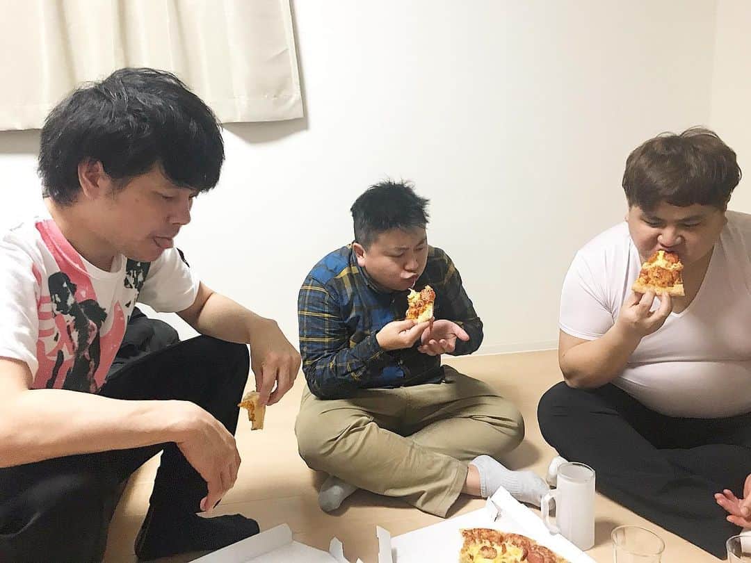 高見雄登のインスタグラム：「ダブルアート単独 『終走男児』inタグの家 終走男児は原付で走ってきました。 最悪で最高に笑いました。 ありがとうございました！ #ダブルアート さん #人間っていいな やなぼう」