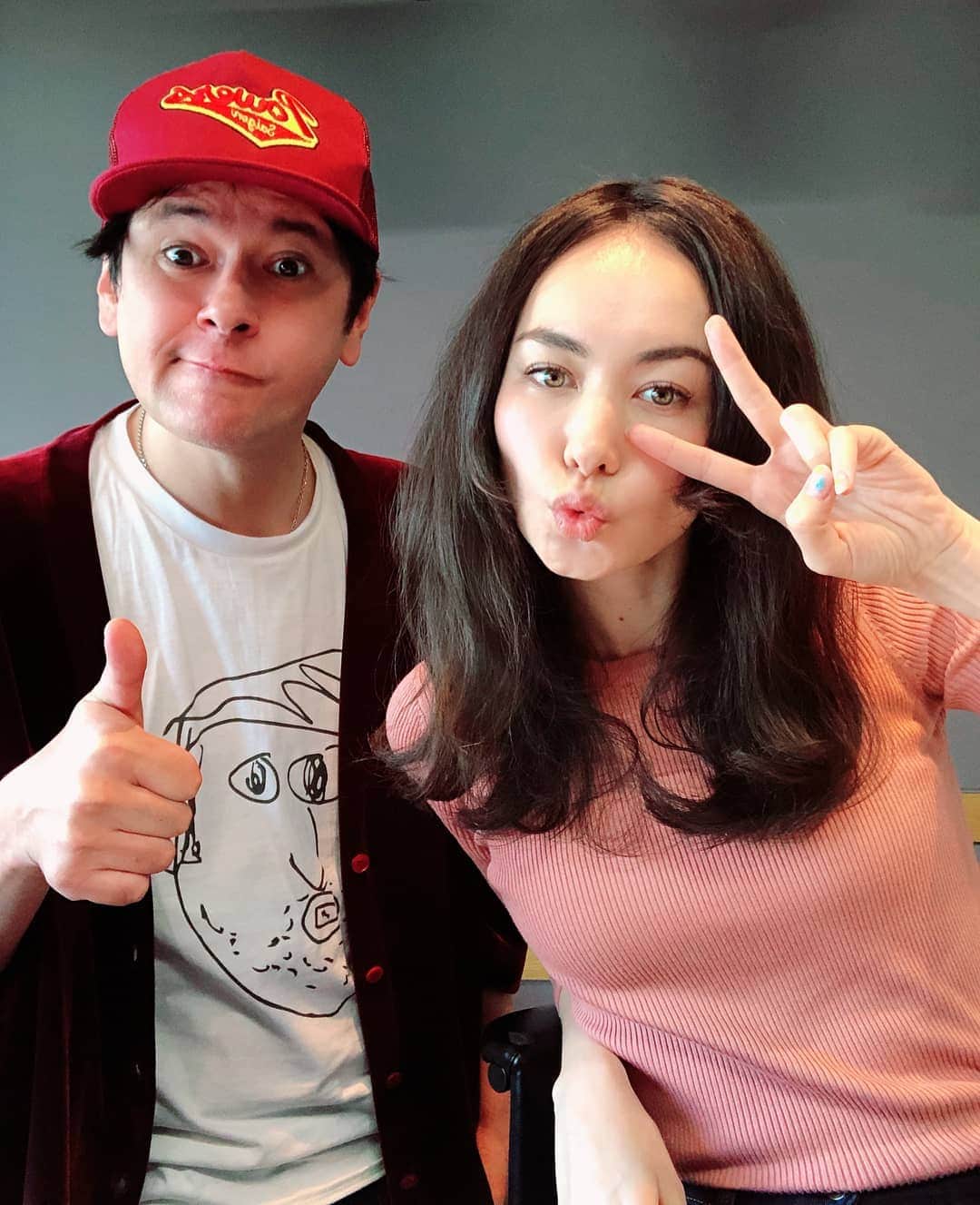 のインスタグラム：「Ready Steady George!! 番組終了します。 最終回は3月31日（火）です。 2014年4月のスタートから丸6年。 リスナーの皆様、スタジオにお越しくださいましたアーティストの皆様、今までありがとうございました！ 最後まで明るい放送をお届けしたいと思います！ #ジョージとシャウラ終わるの #interfm897」
