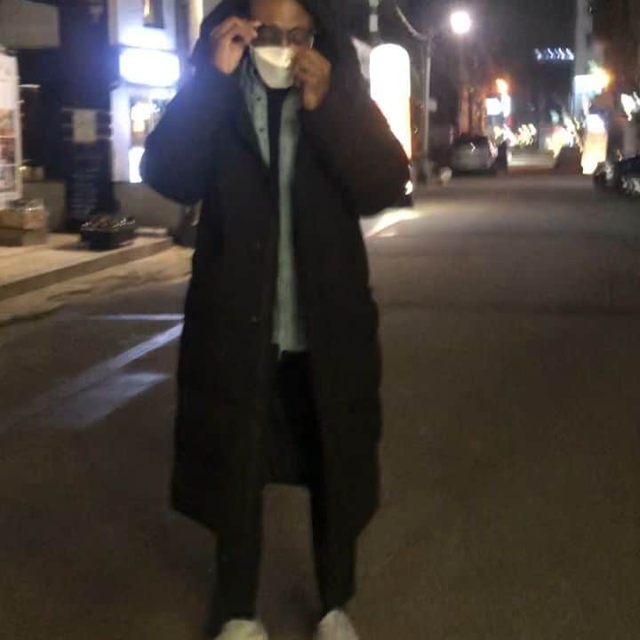 クリス・ライアンのインスタグラム：「친구들아 힘내자 :) if u imagine i have skates on its impressive. i promise」