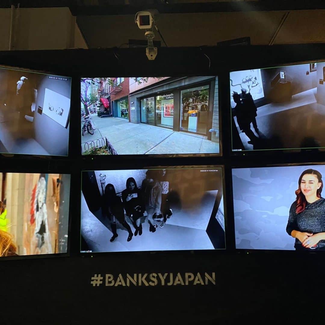DJ JUICYさんのインスタグラム写真 - (DJ JUICYInstagram)「「バンクシー展 天才か反逆者か」関係者様 内覧会に行って来ましたー💁🏻‍♀️💁🏻‍♀️💁🏻‍♀️❤️ 世界観や色使いが、とっても良かった🤩🤩🤩🎡🎠⛲️💜 2020年3月15日〜2020年9月27日 ・会場：アソビル 2階🏙  #バンクシー展#天才か反逆者か #banksy#banksyjapan#juicy#fashion#fashiongram#moschino#横浜#アソビル」3月16日 12時02分 - dj_juicy0912