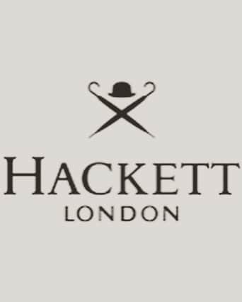 内田啓介のインスタグラム：「HACKETT LONDONさんにフルオーダーメイドでスーツを作って頂きました👔🙌🏾 ワイシャツの形、襟、袖、刺繍から パンツ、ジャケット全てディテールにこだわってオーダーさせて下さいました🤩 今回はイギリスのクラシックなジェントルマンをイメージして、濃いブラウンでストライプのダブルスーツにして パンツにはタックを、裾は太めのダブル裾、サスペンダー仕様で🕴🏽🎩 ジャケットの袖ボタンはイギリスの近衛兵のデザインと同じ2on2のハケットさんならではのデザインに😋 ジェントルマンになれるよう頑張って着こなします🕴🏽 ありがとうございます。 #ハケットロンドン#スーツ#クラシック」