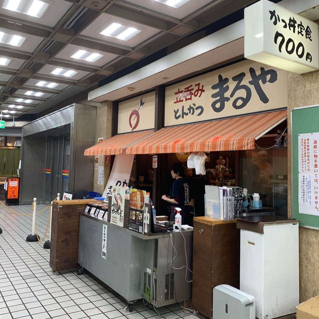 くろさんのインスタグラム写真 - (くろInstagram)「ロースかつ丼🍚500円 コロナの影響でいつも行列のお店が並んでないw とんかつまるやも、七蔵も、ビーフン東も、おくとねも… 昨日放送のシューイチ効果か、さかな亭と、ポンヌフだけが並んでました。 飲食店は大ダメージでしょうな… #ロースかつ丼 #katsudon #立呑みとんかつまるや #ランチは座れます #とんかつまるや #かつ丼 #カツ丼 #コスパ最強ランチ #コスパ最強 #新橋ランチ #新橋駅前ビル #新橋駅前ビル1号館 #新橋駅前ビル1号館1階 #ワンコインランチ #サラリーマンの味方 #コロナの影響 #飲食店大打撃 #シューイチ #雑居ビル極上グルメ #新橋駅前ビル編 #さかな亭 #おくとね #ビーフン東」3月16日 12時27分 - m6bmw