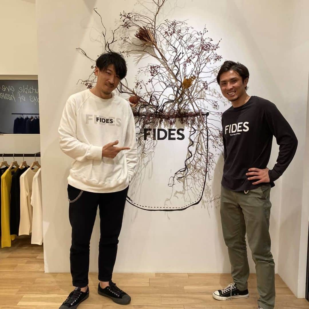 那須大亮さんのインスタグラム写真 - (那須大亮Instagram)「久しぶりにテルさんお店FIDESに行ってきました(^_^) このあとご飯行って色々話ができて有意義な時間でした！！ 改めて人とのご縁はこれからも大切にしていこうと思いました✨  テルさんいつもありがとうございます！！ #小林久晃  #駒澤大学サッカー部先輩 #fides  #大学時代センターバックコンビ」3月16日 12時49分 - nasudaisuke_official