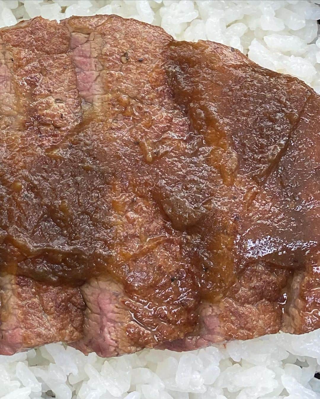 清原翔さんのインスタグラム写真 - (清原翔Instagram)「先日、差し入れでいただきました 贅沢な弁当だった… 肉最高でしたにく」3月16日 12時51分 - mrkiyotan