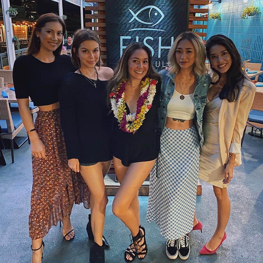 アリッサ ウーテンのインスタグラム：「Thank you for a really fun early birthday ladies 💕」