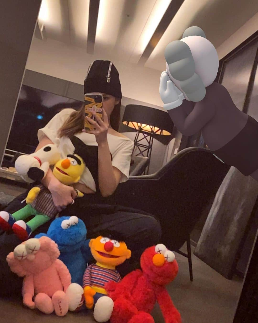 ソミさんのインスタグラム写真 - (ソミInstagram)「Thank you 🖤🤍 @KAWS @AcuteArt_ #KAWS #AcuteArt #KAWSxAcute #EXPANDEDHOLIDAY」3月16日 13時12分 - somsomi0309