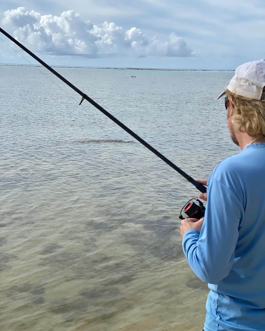 エイドリアン・スミスのインスタグラム：「Catching tonight’s dinner. #fishingisolation  Everyone please keep safe.」