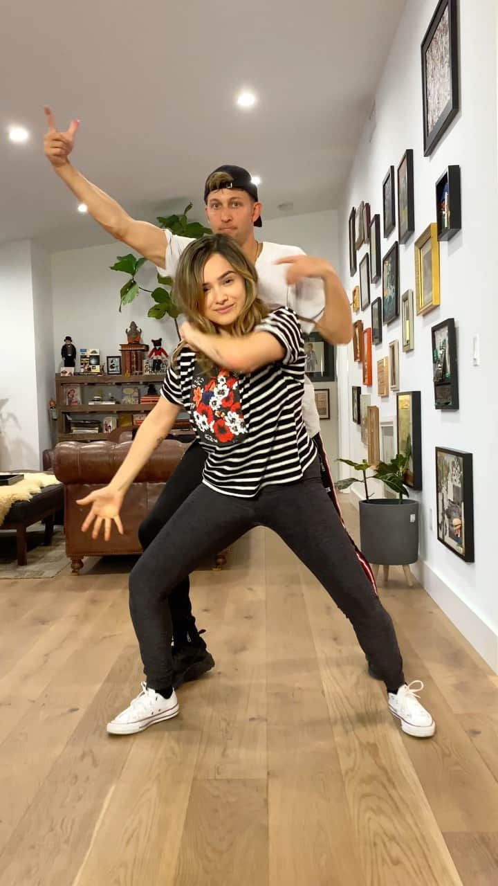 チャチー・ゴンザレスのインスタグラム：「It’s been a minute since I’ve danced! So happy to jump back into it with @mattsteffanina 💃🏻 thanks for having me and the bean on this challenge! Can’t believe you made a track out of her laughs! #BeatDanceChallenge」