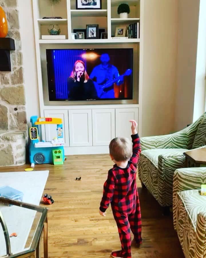 カーリー・パターソンのインスタグラム：「Praising Jesus on this #NationalDayOfPrayer ✨When we place our trust in the Father, we need never be afraid✨」