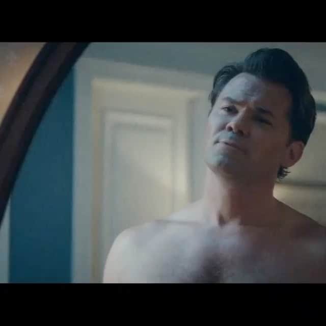のインスタグラム：「Tonight! It’s on! My brilliant bestie @andrewrannells stars in #BlackMondayShowtime Season 2! Can’t wait!!!」