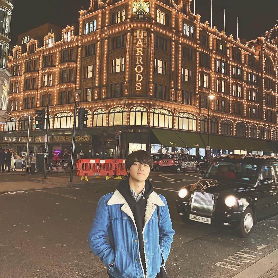 佐々木駿のインスタグラム：「Harrods. ㅤㅤㅤㅤㅤㅤㅤㅤㅤㅤㅤㅤㅤ  #London #harrods #fashion #イギリス 🇬🇧」