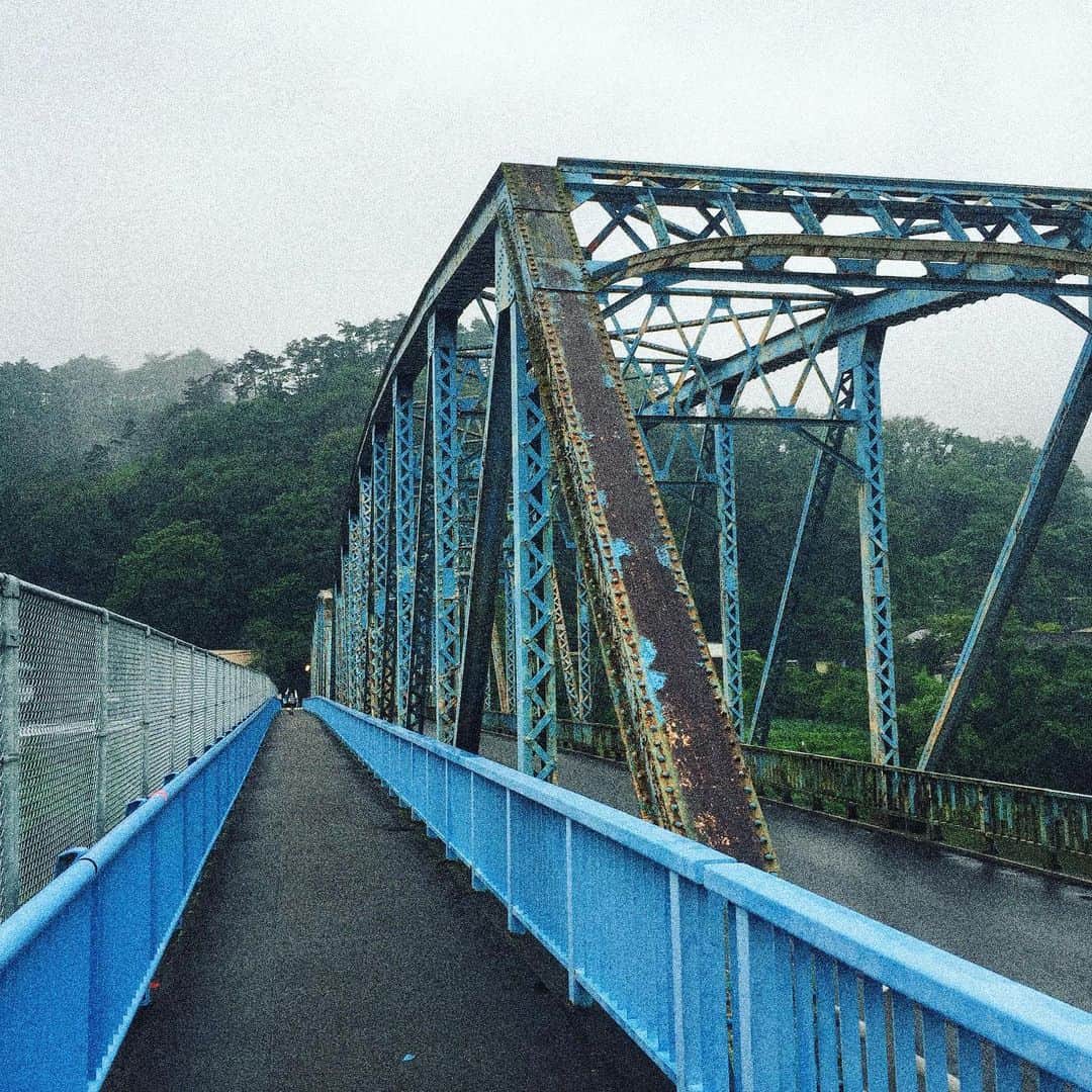 立花サキさんのインスタグラム写真 - (立花サキInstagram)「この橋を渡ると、もうすぐおばあちゃん家。﻿ ﻿ 子供の頃、後部座席に乗りながら﻿ いつも思ってたな〜☺️ #宮城県 #丸森町 #丸森橋」3月16日 7時56分 - tachibanasakichaso